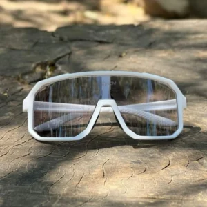 Gafas fotocromáticas marco blanco para practicar patinaje, ciclismo, atletismo y demás deportes exteriores.